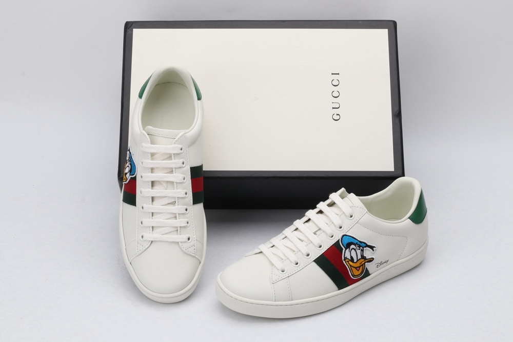 Women s Disney x G*UCCI Donald Duck Ace sneaker